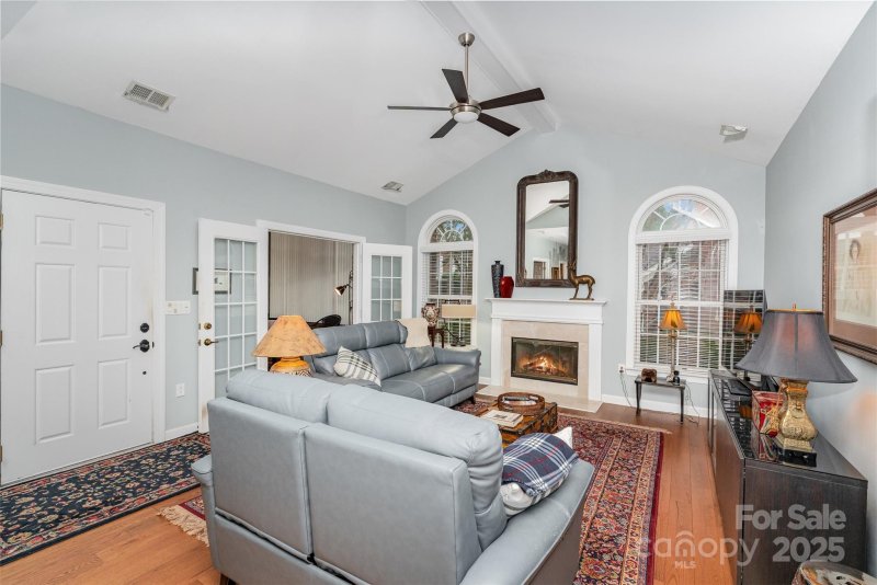 Property image 5 of 8543 Windsor Ridge Drive in Windsor Oaks, Charlotte, NC 28277