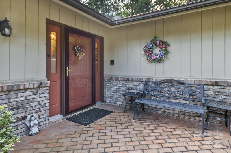 Property image 4 of 2431 W Cumming Woods Lane in Cummings Cove, Hendersonville, NC 28739