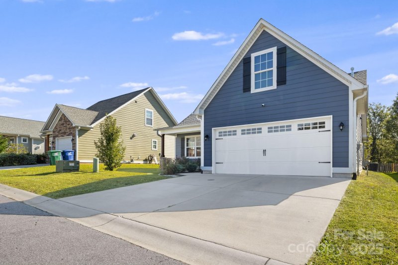 Hyde Park, Arden Community