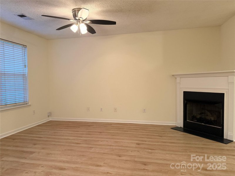 Property image 2 of 10013 University Park Lane in University Heights, Charlotte, NC 28213