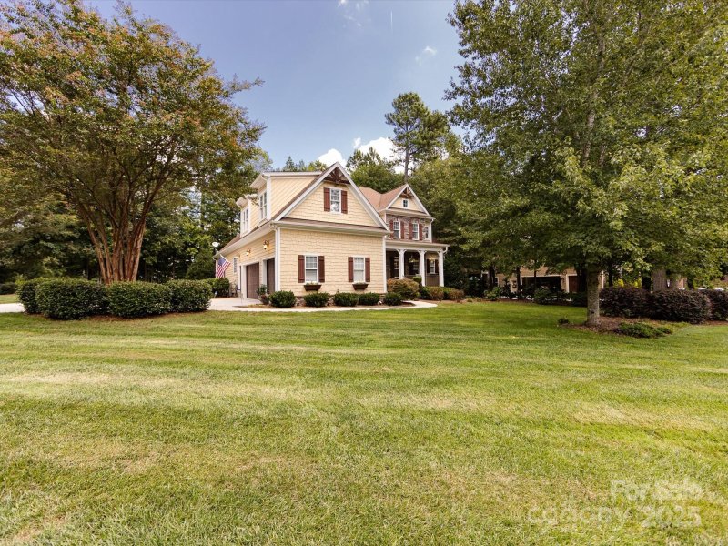 Property image 2 of 132 Chaska Loop in Falls Cove, Troutman, NC 28166