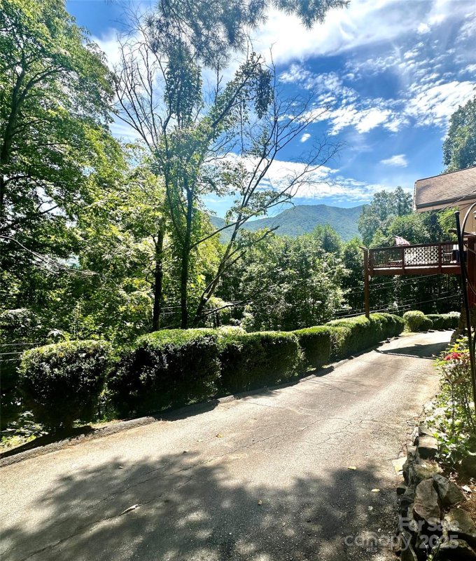 Property image 5 of 975 Country Club Drive in Maggie Valley Country Club Est, Maggie Valley, NC 28751