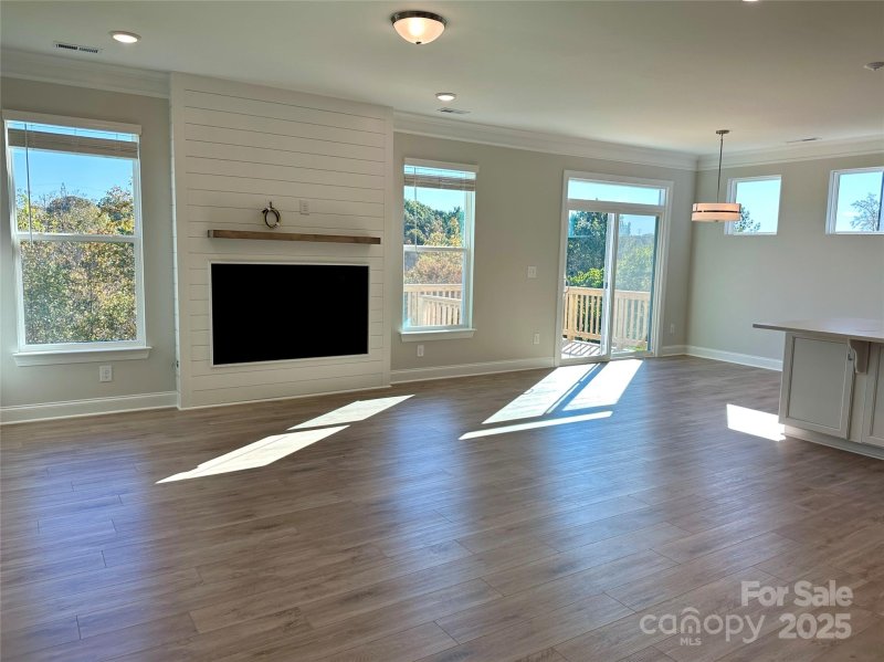 Property image 3 of 124 Longwood Road in Summerlin, Mooresville, NC 28115