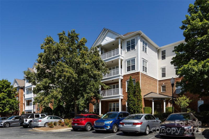 Belle Vista, Charlotte Community