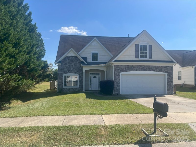 Property image 2 of 2003 Sweet Gum Court in Oakstone, Monroe, NC 28110