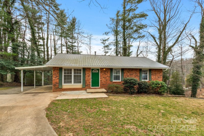 Property image 2 of 14 S Ridge Place in Glen Meadows, Arden, NC 28704