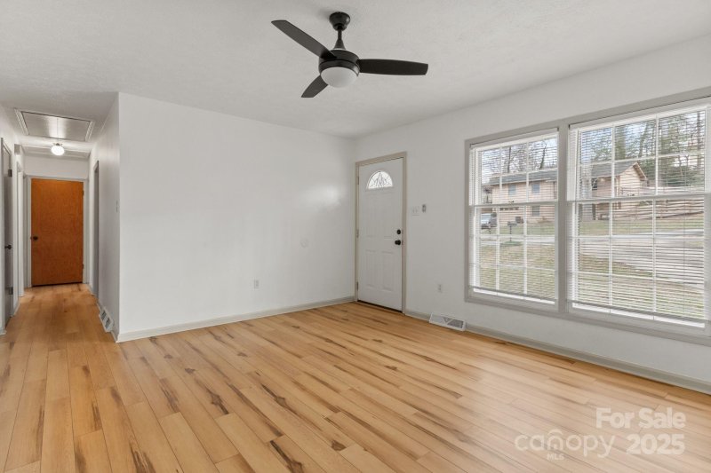 Property image 4 of 14 S Ridge Place in Glen Meadows, Arden, NC 28704