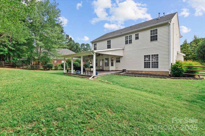 Property image 2 of 131 Spring Grove Drive in Wyndham Shores, Mooresville, NC 28117