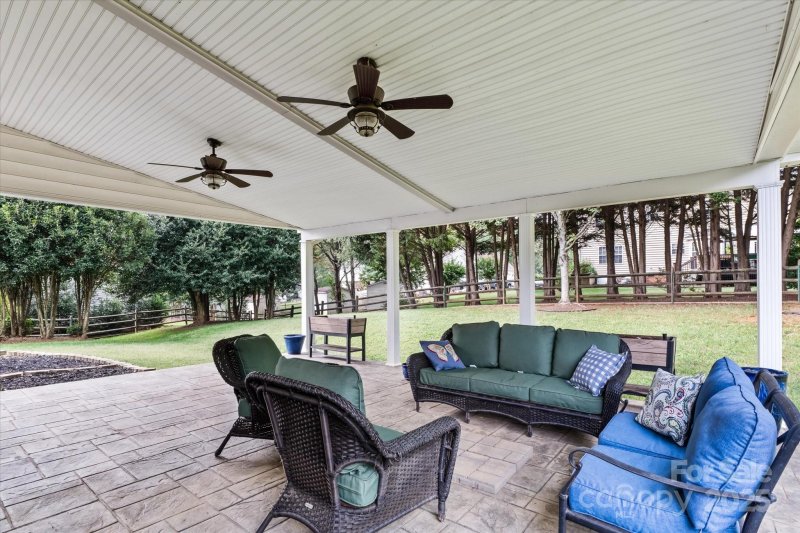 Property image 4 of 131 Spring Grove Drive in Wyndham Shores, Mooresville, NC 28117