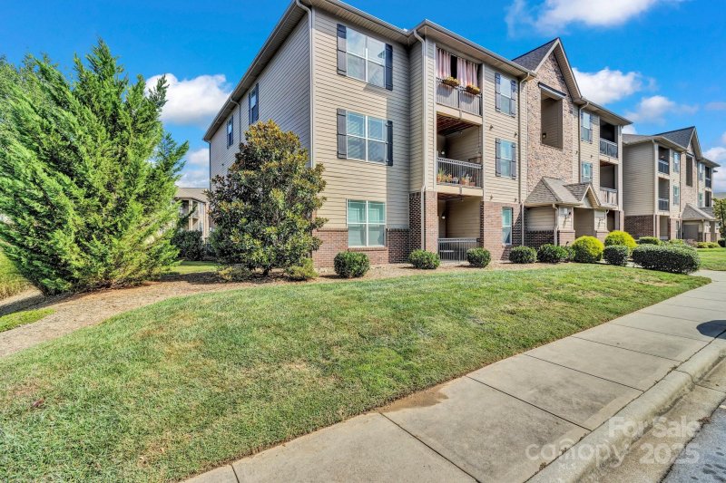 Property image 3 of 91 Brickton Village Circle in Brickton Village, Fletcher, NC 28732