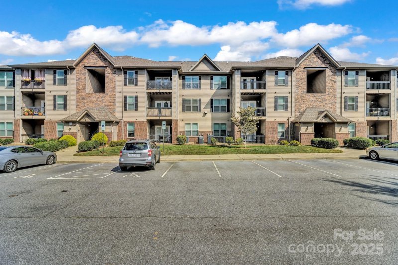 Property image 4 of 91 Brickton Village Circle in Brickton Village, Fletcher, NC 28732