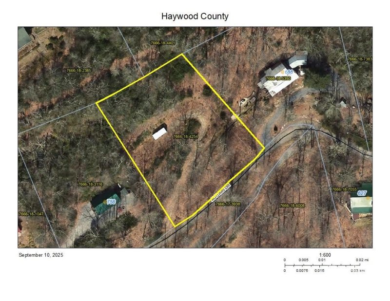 Property image 3 of 720 Autumn Drive in Smoky Falls, Maggie Valley, NC 28751