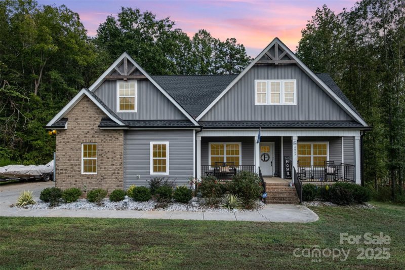Sanders Landing, Clover Community