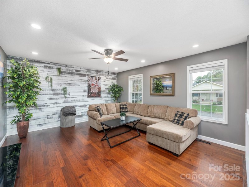 Property image 4 of 37 Sydney Lane in Windy Hill Farms, Asheville, NC 28806