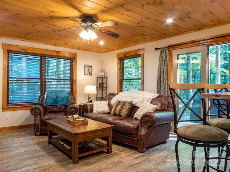 Property image 4 of 213 Rhododendron Drive in Westridge, Beech Mountain, NC 28604