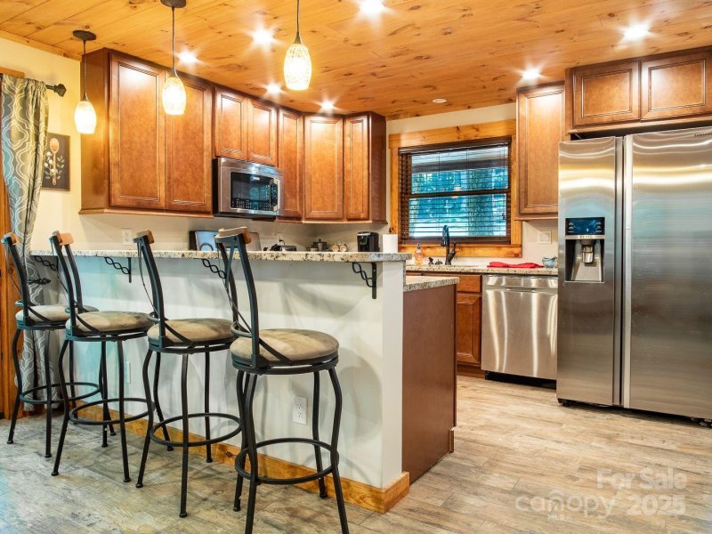 Property image 5 of 213 Rhododendron Drive in Westridge, Beech Mountain, NC 28604