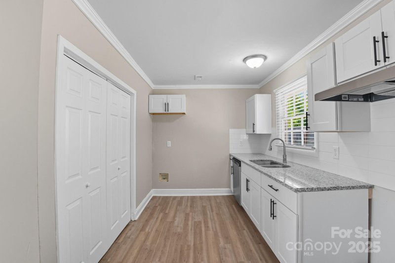 Property image 4 of 719 Lightspun Lane in Firestone, Charlotte, NC 28216