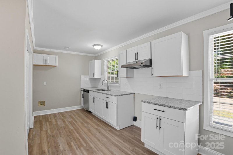 Property image 5 of 719 Lightspun Lane in Firestone, Charlotte, NC 28216