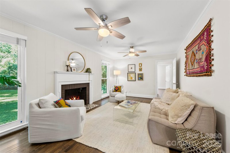 Property image 2 at 1126 E Woodlawn Road, Charlotte, NC 28209