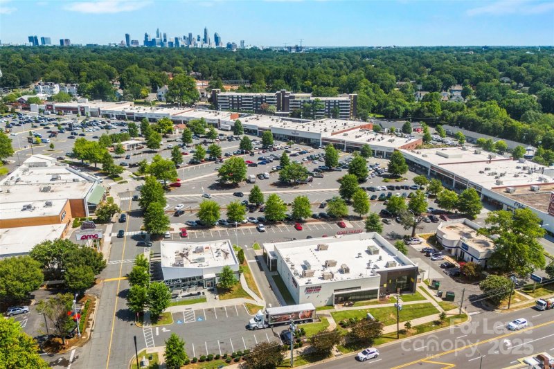 Property image 3 at 1126 E Woodlawn Road, Charlotte, NC 28209