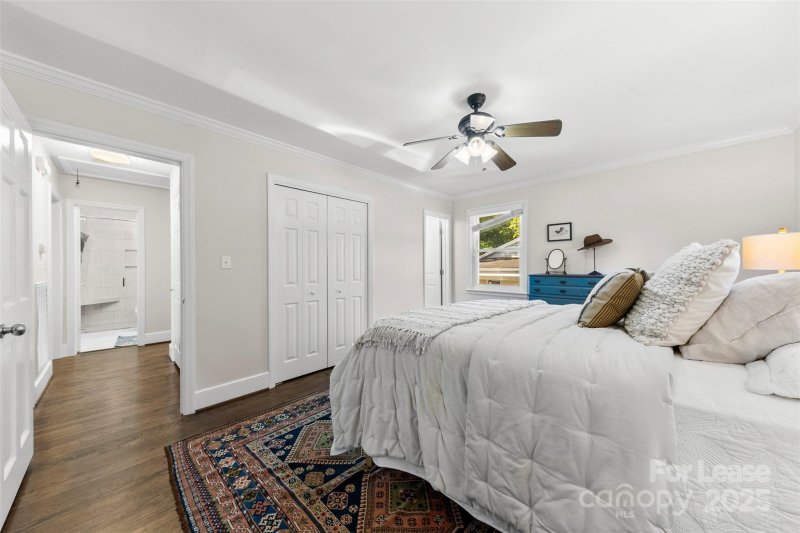 Property image 5 at 1126 E Woodlawn Road, Charlotte, NC 28209