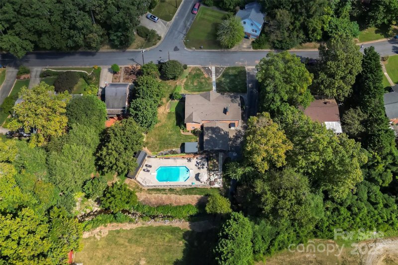 Property image 2 of 393 10th Street Drive in Hillcrest, Hickory, NC 28601