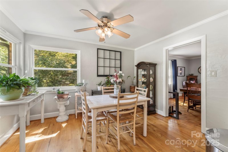 Property image 3 of 393 10th Street Drive in Hillcrest, Hickory, NC 28601