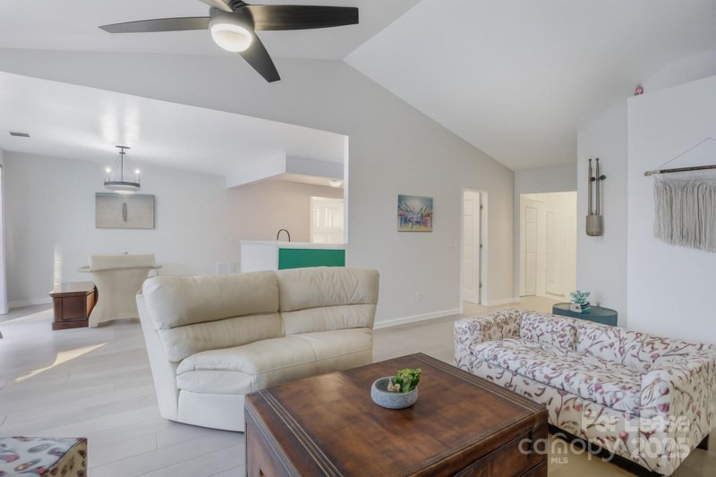 Property image 3 of 2514 Caprock Court in Loren Farms, Charlotte, NC 28213