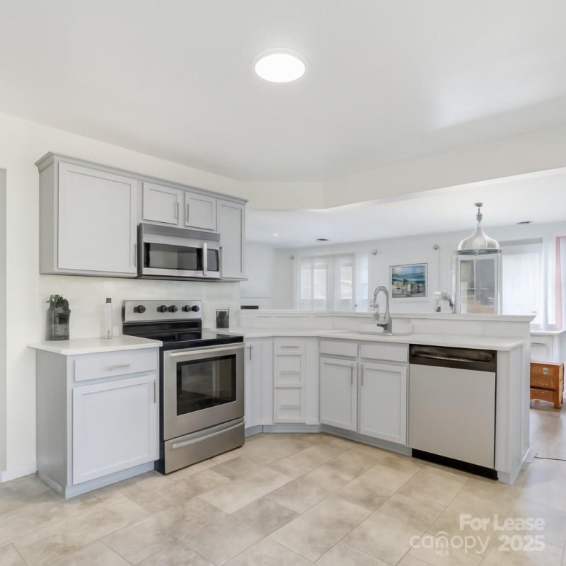 Property image 4 of 2514 Caprock Court in Loren Farms, Charlotte, NC 28213