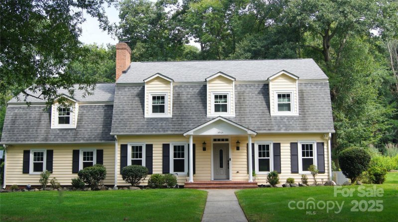 Property image 2 of 4905 Montibello Drive in Montibello, Charlotte, NC 28226