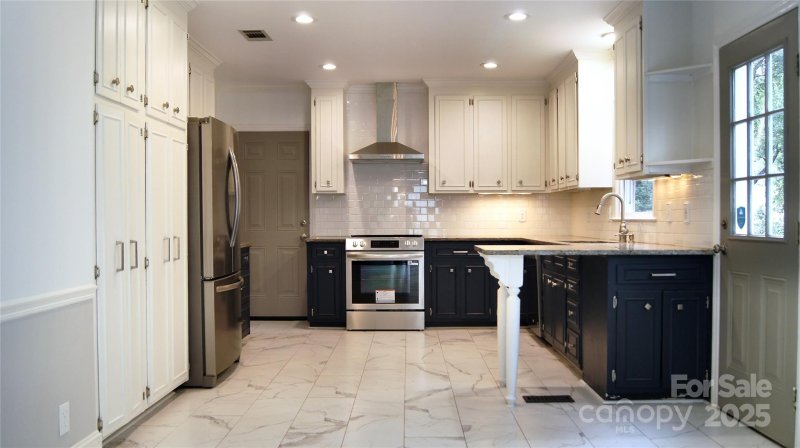 Property image 5 of 4905 Montibello Drive in Montibello, Charlotte, NC 28226