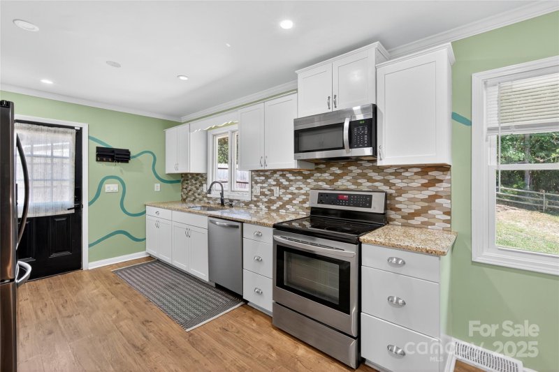 Property image 4 of 13423 Idlefield Lane in Idlewood, Matthews, NC 28105