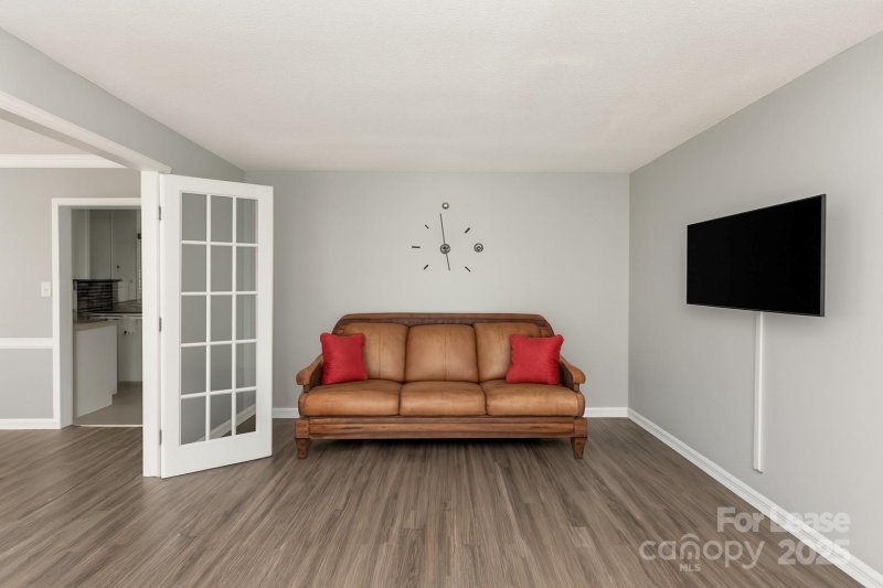 Property image 4 of 9501 Pondside Lane in Faires Farm, Charlotte, NC 28213