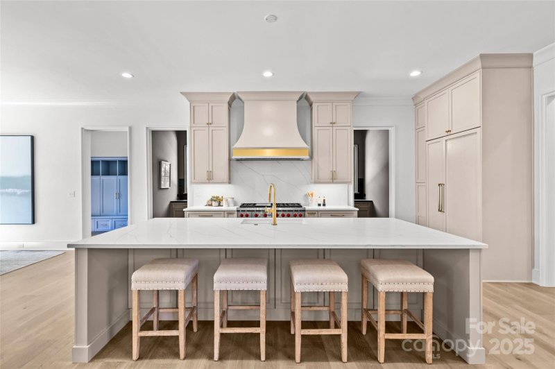 Property image 3 of 1321 Ferncliff Road in Cotswold, Charlotte, NC 28211