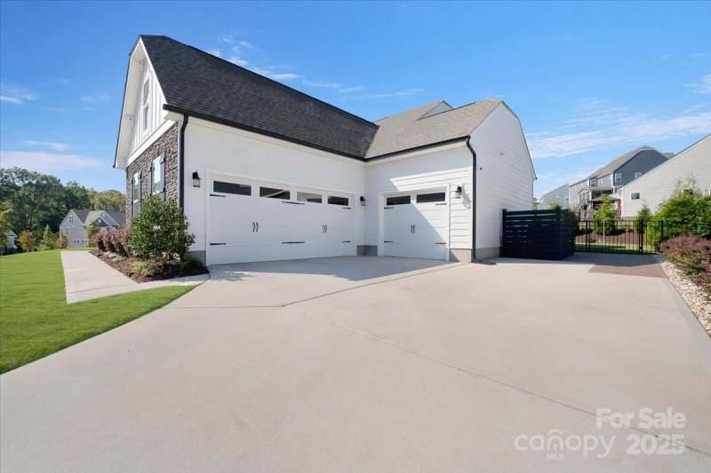 Property image 2 of 17128 Monocacy Boulevard in Mirabella, Huntersville, NC 28078