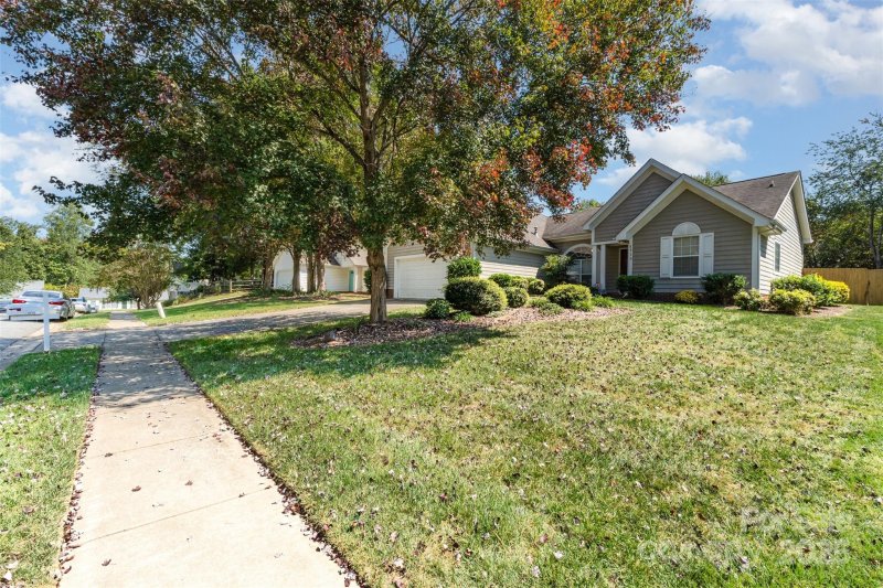 Property image 2 at 8410 Rhian Brook Lane, Charlotte, NC 28216