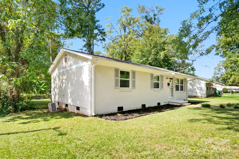 Property image 5 at 2416 Carrington Court, Charlotte, NC 28208