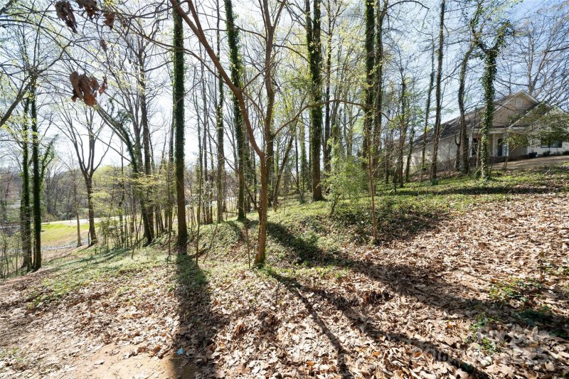 Property image 2 of 534 Pierson Drive in Oakhurst, Charlotte, NC 28205