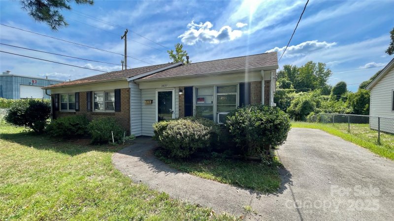 Property image 2 at 2637 Dalecrest Drive, Charlotte, NC 28269