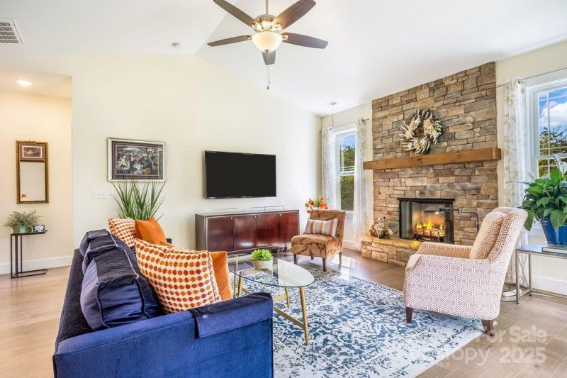 Property image 2 of 376 Windy Acres Knoll Drive in The Cottages at Windy Knoll, Hendersonville, NC 28792