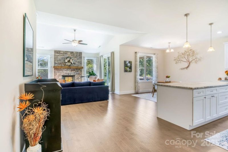 Property image 4 of 376 Windy Acres Knoll Drive in The Cottages at Windy Knoll, Hendersonville, NC 28792