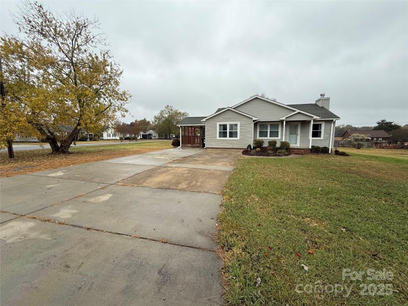 Property image 3 of 1030 Van Gogh Drive in Picture Park, Concord, NC 28027