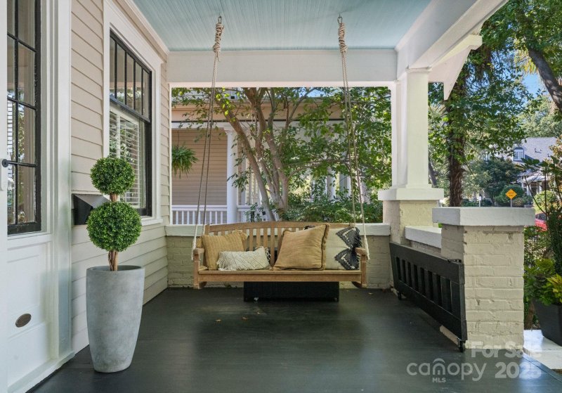 Property image 2 of 504 E Kingston Avenue in Dilworth, Charlotte, NC 28203