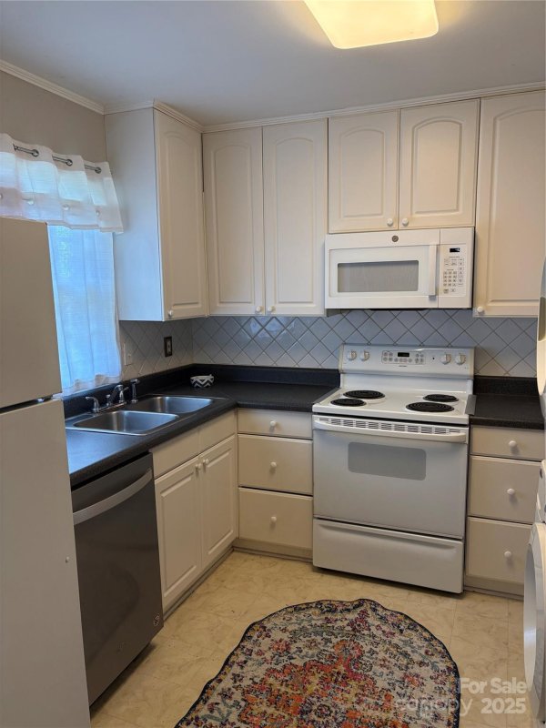 Property image 2 of 4609 Coronado Drive in Coventry Woods, Charlotte, NC 28212