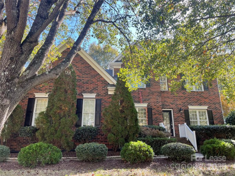 Property image 2 of 113 Abbotsbury Court in Somerset, Waxhaw, NC 28173