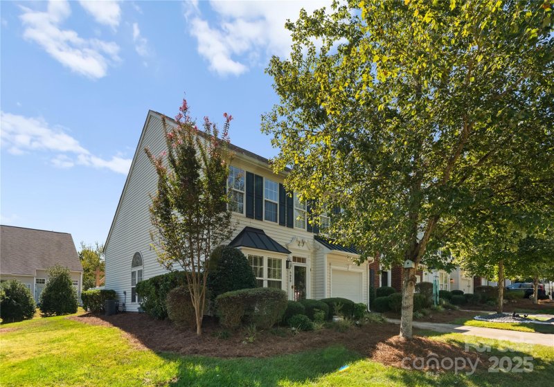 Property image 2 of 6040 Queens Walk Court in Glen Laurel, Fort Mill, SC 29707