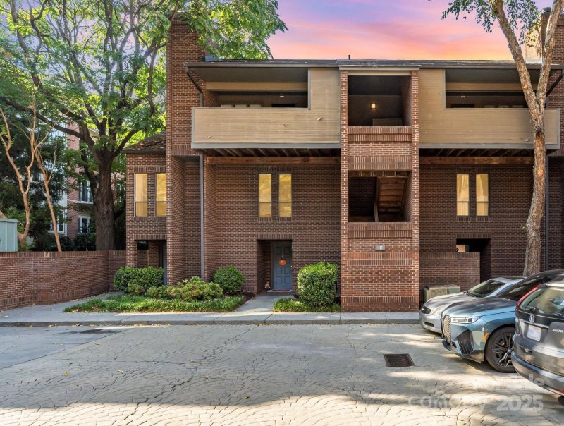 Davidson Square, Charlotte Community