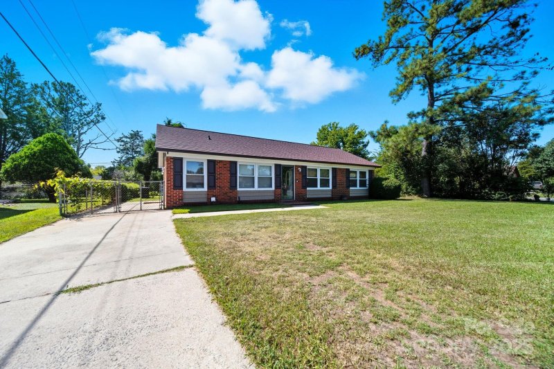 Property image 2 of 1104 Parkmont Lane in Southland Park, Rock Hill, SC 29730