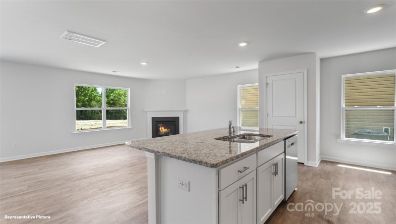 Property image 5 of 616 13th Avenue Drive in The Hamptons at Hickory, Hickory, NC 28601