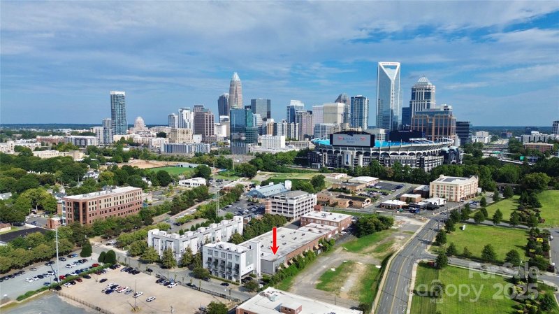 Property image 2 of 933 Westmere Avenue in Skybox, Charlotte, NC 28208